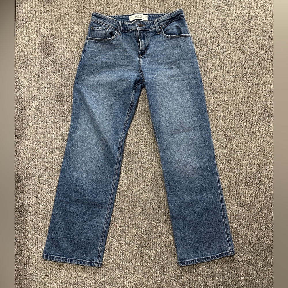 Hollister Women’s Low-Rise Relaxed Straight Jeans in Deep Blue